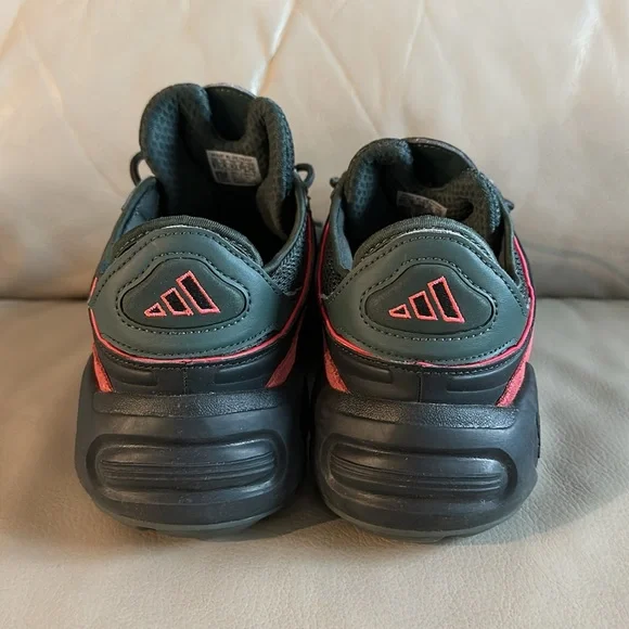 Barely used Adidas Sneakers! - Picture 3 of 5
